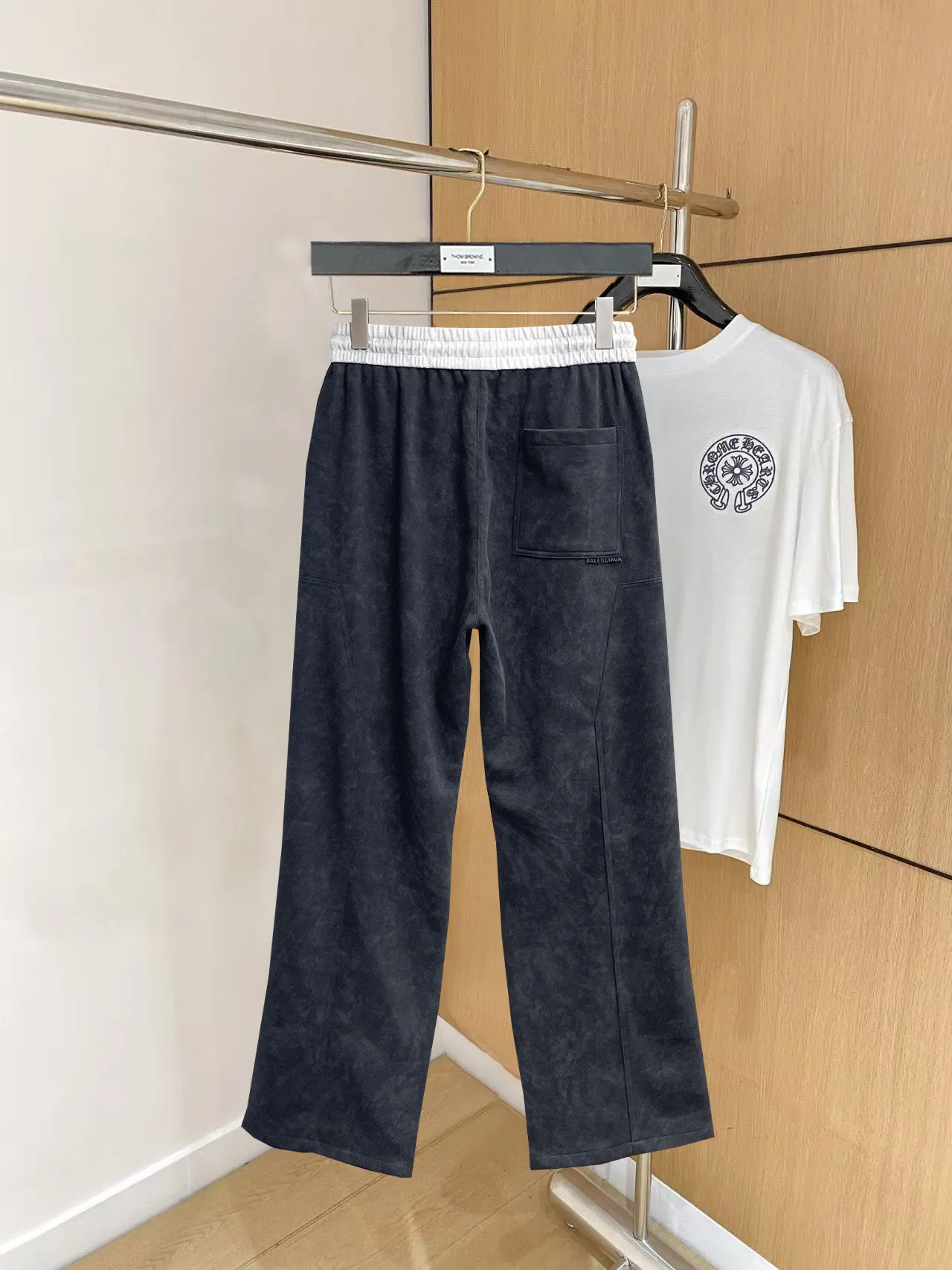 Balenciaga 🆕2026 Autumn and Winter New Arrival trousers and casual pants🎁 are on sale simultaneously on the official website. Brand Classic LOGO casual pants, customized fabrics, excellent comfort and strong touch. Highly recognisable, perfect appearance and craftsmanship. Size:M-3XL